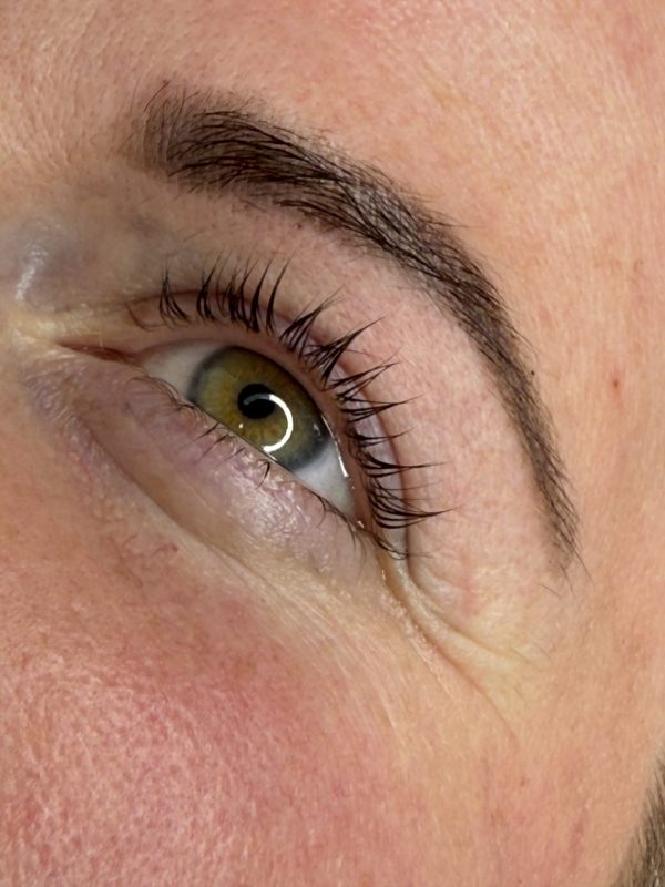 Lashliftung und Powderbrows MCOS Morlandt Cosmetics